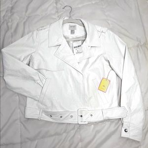 ✨NWT✨F21 Women’s White “Leather” Jacket